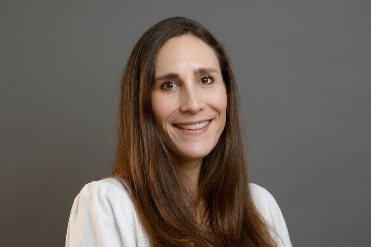 Portrait of Dr Jenny Battell